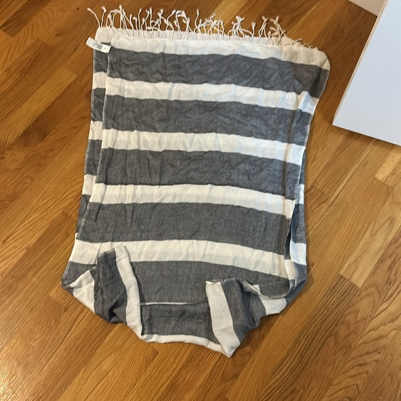 GAP scarf - Picture 2 of 4